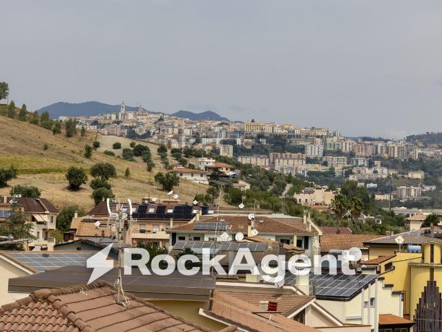 Appartamento in affitto di 102 m² in Via Aquileia, 39