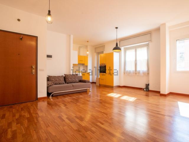 Appartamento in affitto di 102 m² in Via Meloria