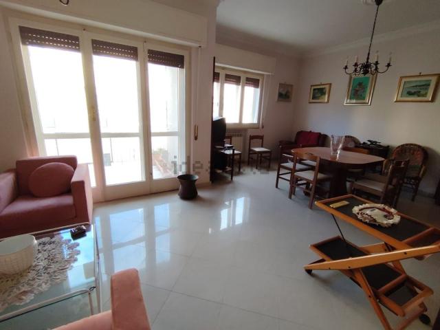 Appartamento in affitto di 102 m² in Via Raffaele Gasparri, 82