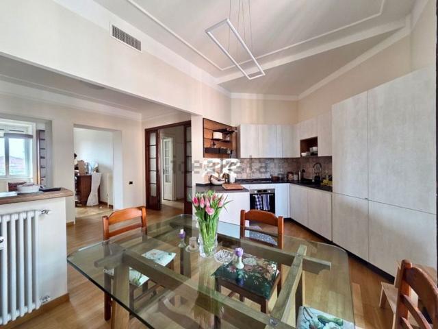 Appartamento in affitto di 102 m² in Viale Regina Margherita, 30