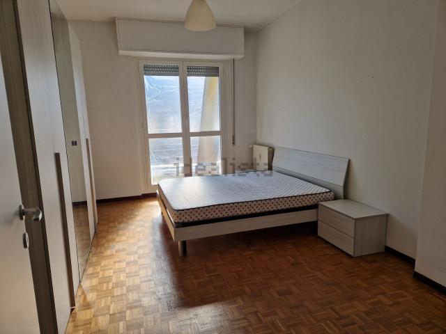 Appartamento in affitto di 103 m² in Via Andrea Maffei