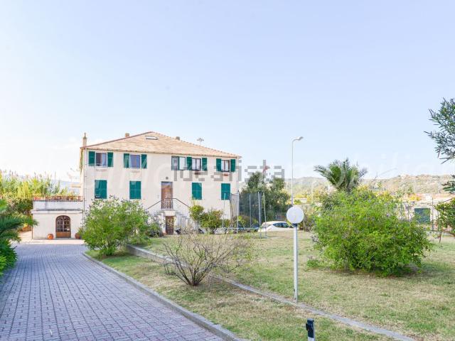 Appartamento in affitto di 103 m² in Via Aurelia, 12