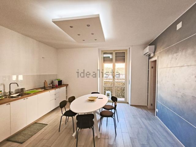 Appartamento in affitto di 103 m² in Via Francesco Crispi, 5