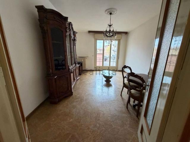 Appartamento in affitto di 103 m² in Via Marmolada, 1