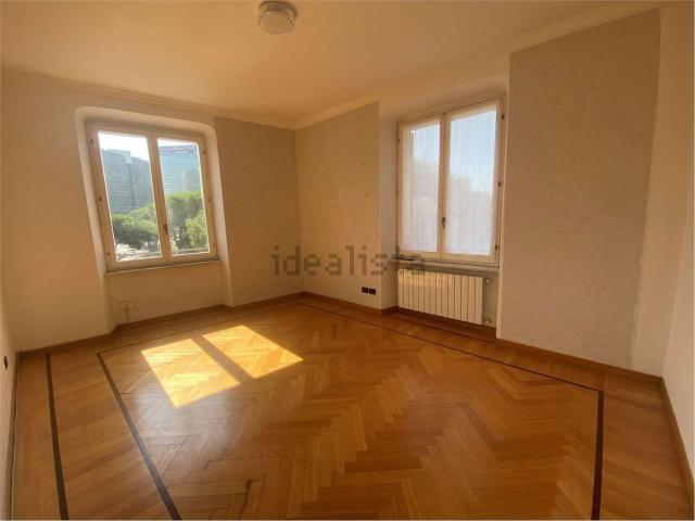 Appartamento in affitto di 104 m² in Via Colombo
