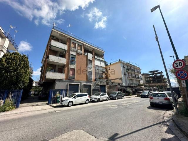 Appartamento in affitto di 104 m² in Via Comunale Vecchia di Miano, 28