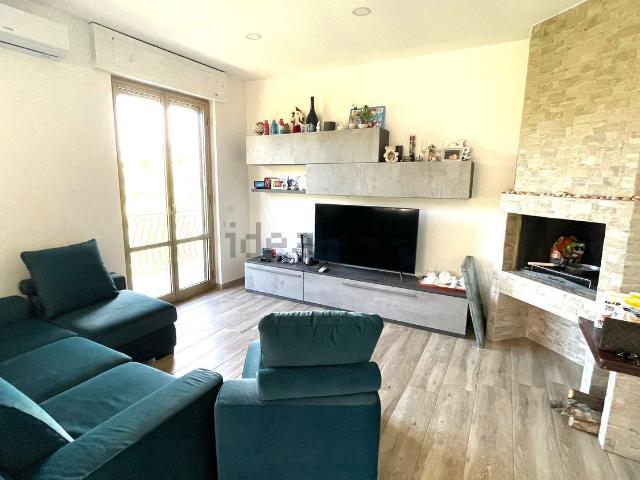 Appartamento in affitto di 104 m² in Via Capoliveri, 87