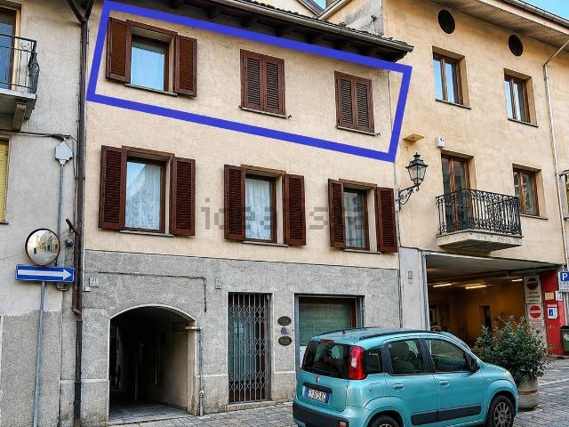 Appartamento in affitto di 104 m² in Via Emilio Chanoux, 114