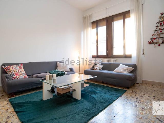 Appartamento in affitto di 104 m² in Via IV Novembre