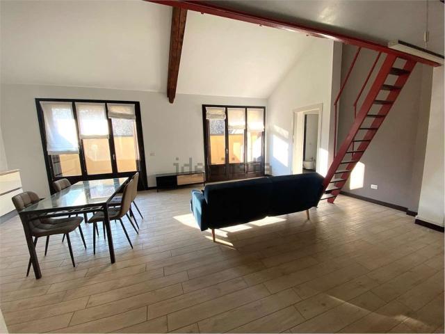 Appartamento in affitto di 104 m² in Via Solferino