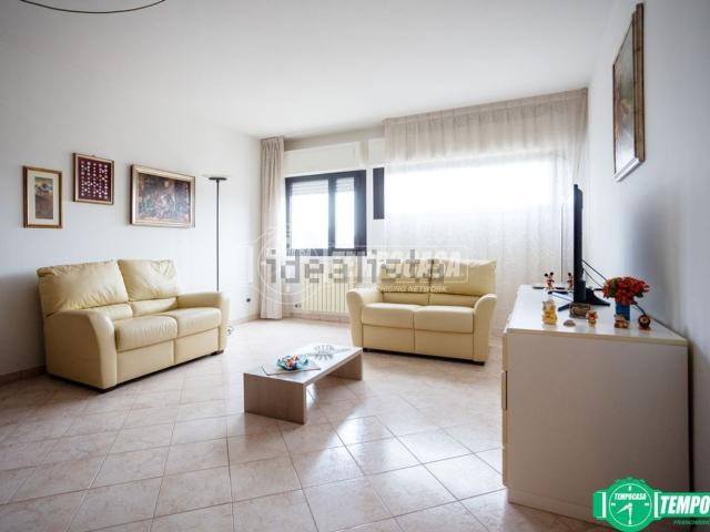 Appartamento in affitto di 104 m² in Via Privata da Passano, 73
