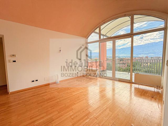 Appartamento in affitto di 104 m² in Piazzetta Franz Innerhofer, 8
