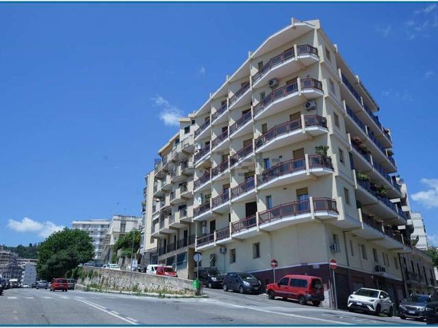 Appartamento in affitto di 105 m² in Via Ansaldo Patti