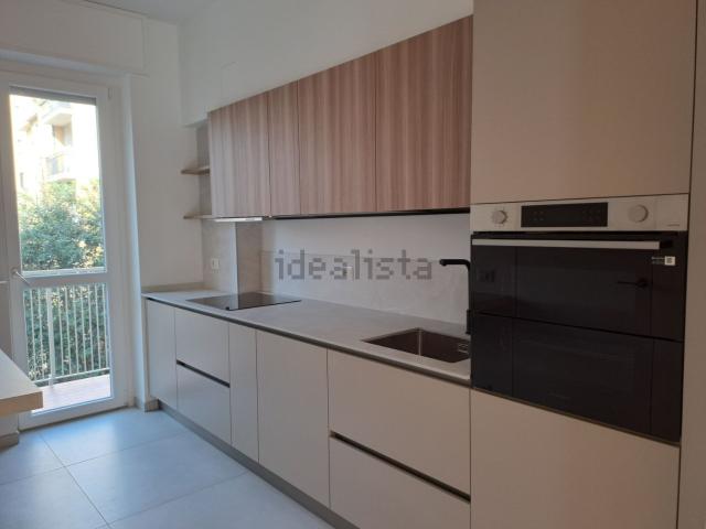 Appartamento in affitto di 105 m² in Via Giovanni Gherardini, 6