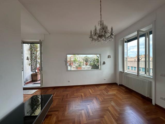 Appartamento in affitto di 105 m² in Via Gualtiero Castellini