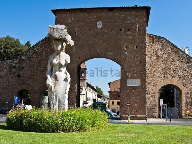 Appartamento in affitto di 105 m² in Via dei Serragli