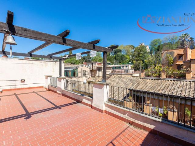 Appartamento in affitto di 105 m² in Via del Babuino