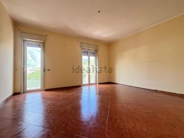Appartamento in affitto di 105 m² in Via I. Testasecca, 46
