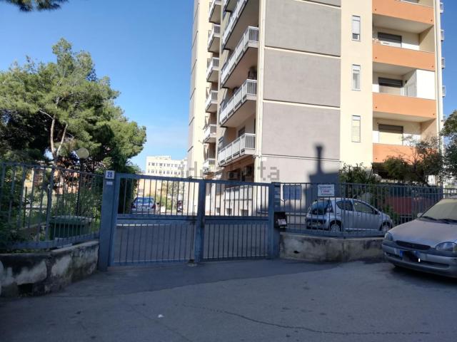 Appartamento in affitto di 105 m² in Via Modena