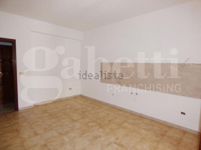 Appartamento in affitto di 105 m² in Via V. Fuxa, 28