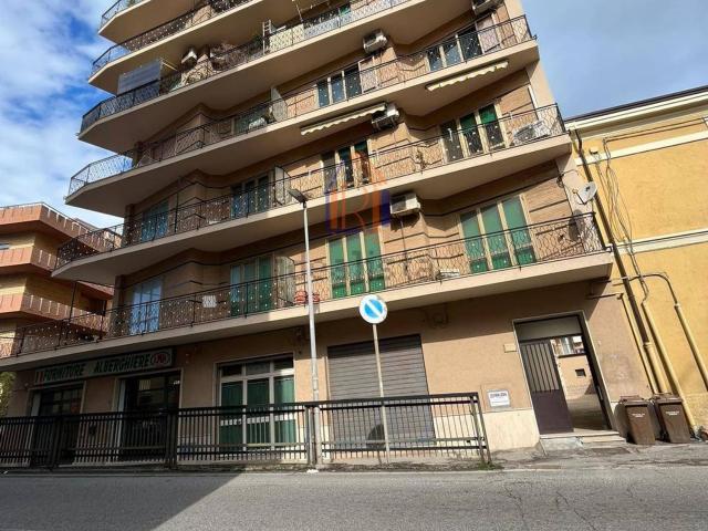 Appartamento in affitto di 105 m² in Viale Crotone, 7