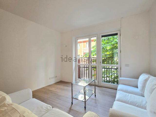 Appartamento in affitto di 106 m² in Via Francesco Melzi d&apos Eril, 26