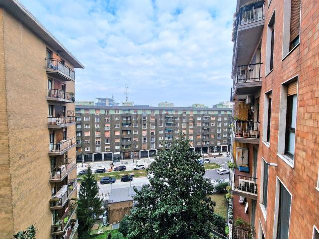 Appartamento in affitto di 106 m² in Via Lorenteggio, 37