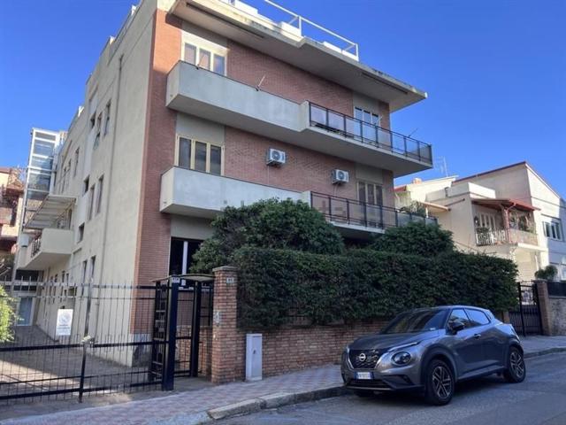 Appartamento in affitto di 107 m² in Via Giuseppe Sanna Randaccio, 83