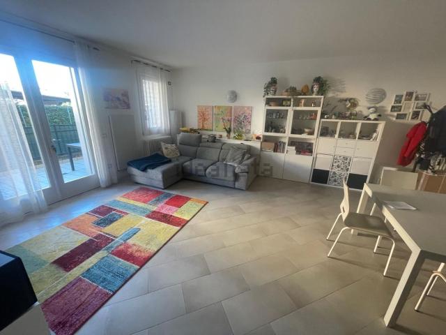 Appartamento in affitto di 107 m² in Via Ippolito Nievo, 1