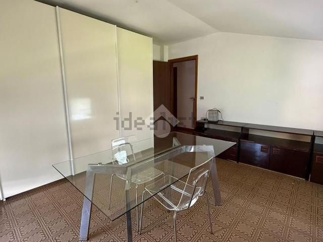 Appartamento in affitto di 107 m² in Via Luigi Longo, 3