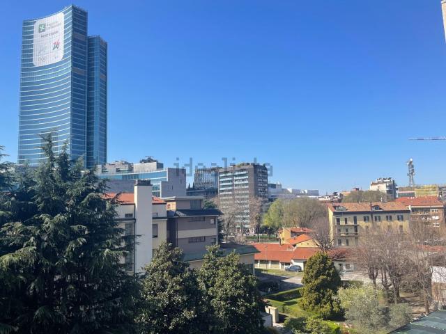 Appartamento in affitto di 107 m² in Via Melchiorre Gioia, 55