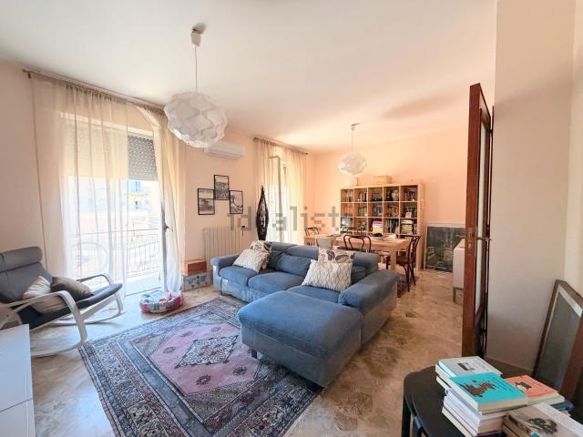Appartamento in affitto di 107 m² in Viale Teracati