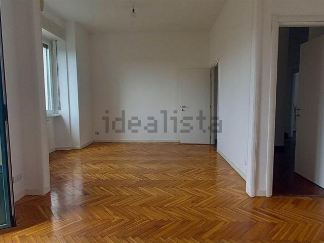 Appartamento in affitto di 107 m² in Viale Gabriele D&apos Annunzio, 3