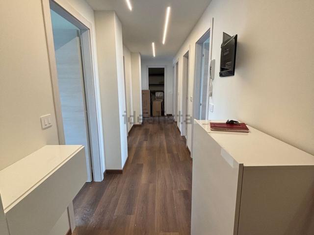 Appartamento in affitto di 108 m² in Via Cardinale Mezzofanti, 34