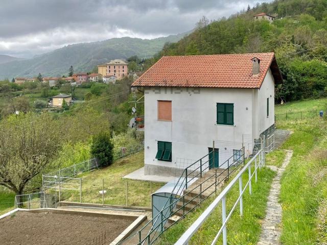 Appartamento in affitto di 108 m² in Via Giovanni Bombrini, 17