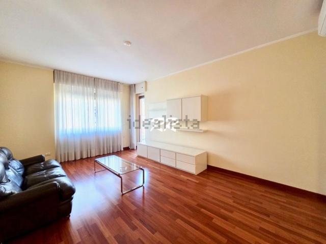 Appartamento in affitto di 108 m² in Via Leon Battista Alberti, 3