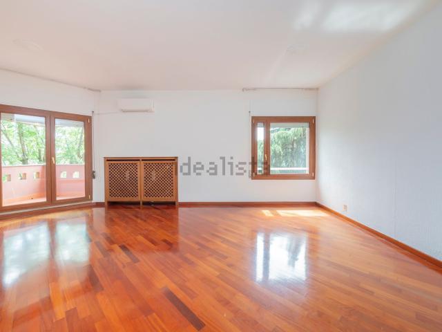 Appartamento in affitto di 109 m² in Via delle Forze Armate, 260