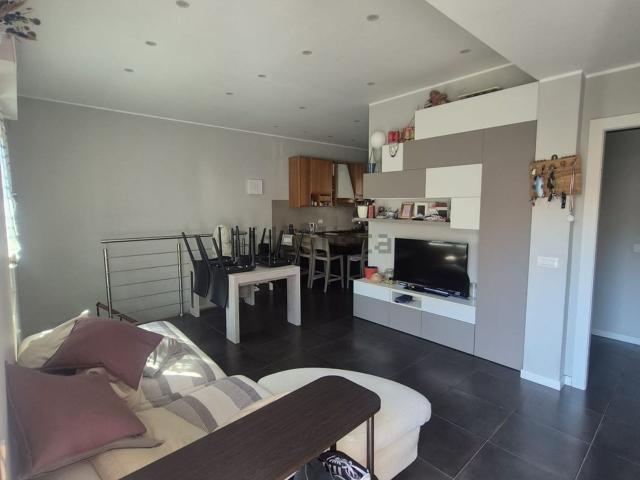 Appartamento in affitto di 109 m² in Via El Alamein