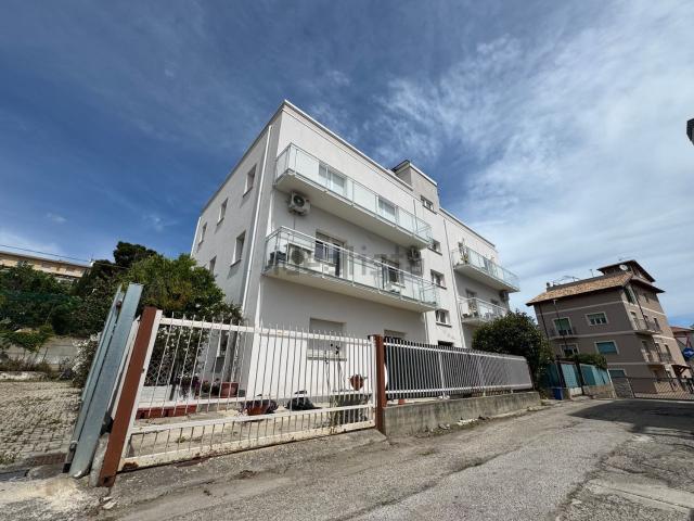 Appartamento in affitto di 109 m² in Via Monte Paganica