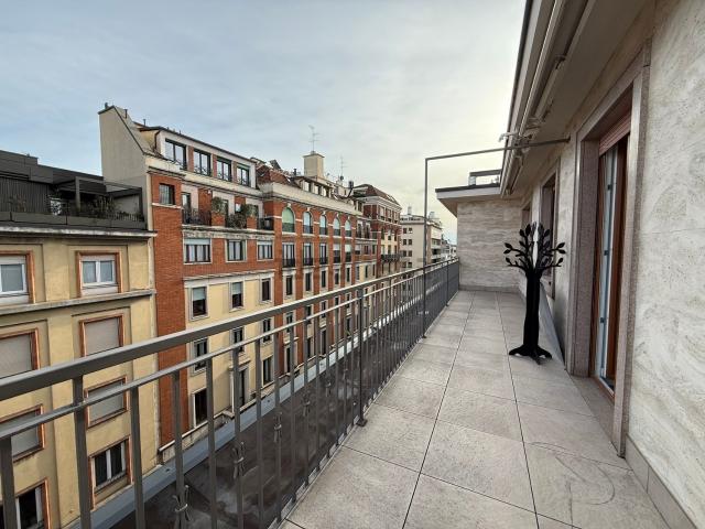 Appartamento in affitto di 109 m² in Via Uberto Visconti di Modrone, 7