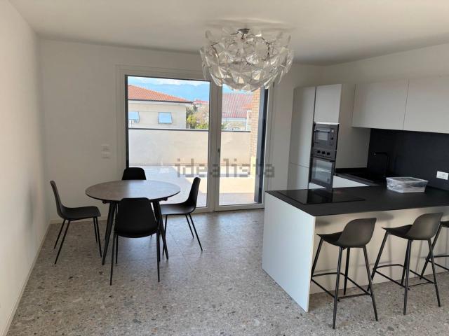 Appartamento in affitto di 109 m² in Viale Chiuso, 17