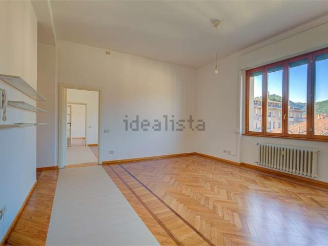 Appartamento in affitto di 110 m² in Via Dante Alighieri, 133