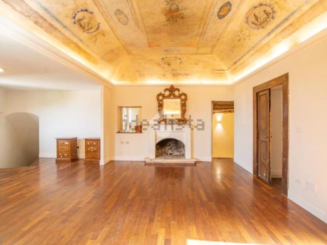 Appartamento in affitto di 110 m² in Via Cavour, 9