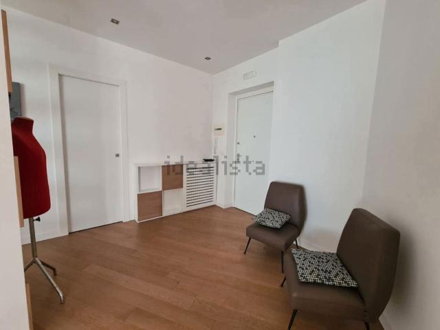 Appartamento in affitto di 110 m² in Via Callicratide, 10