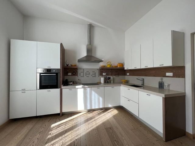 Appartamento in affitto di 110 m² in Via Castiglione, 35