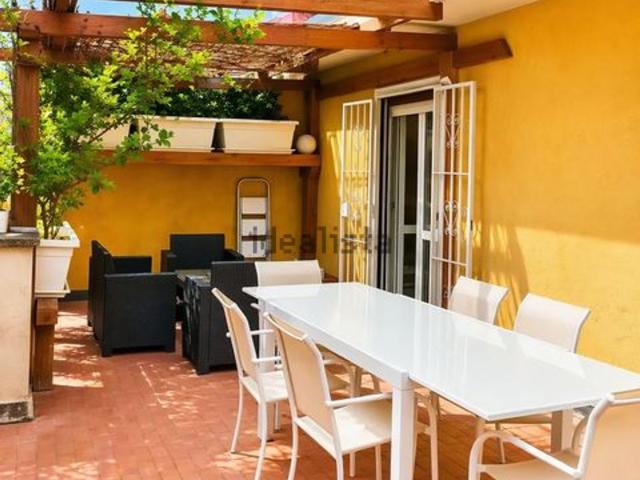 Appartamento in affitto di 110 m² in Via Cerano, 2