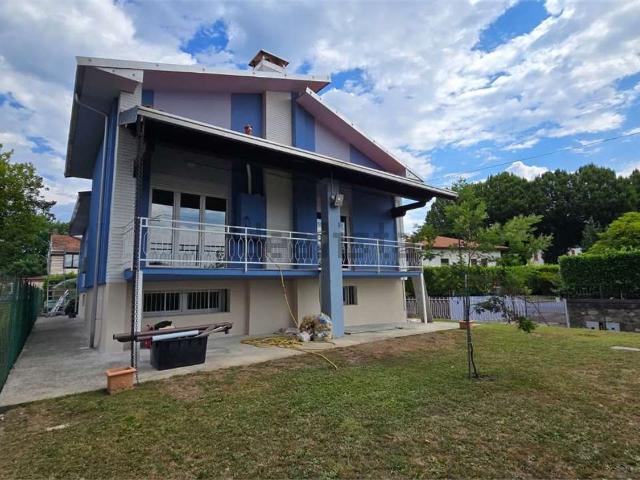 Appartamento in affitto di 110 m² in Via Circonvallazione, 44