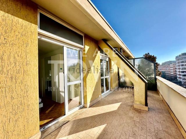 Appartamento in affitto di 110 m² in Via Andrea Maffei, 10