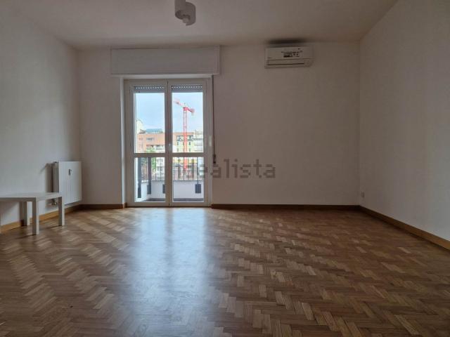 Appartamento in affitto di 110 m² in Via Andrea Maffei