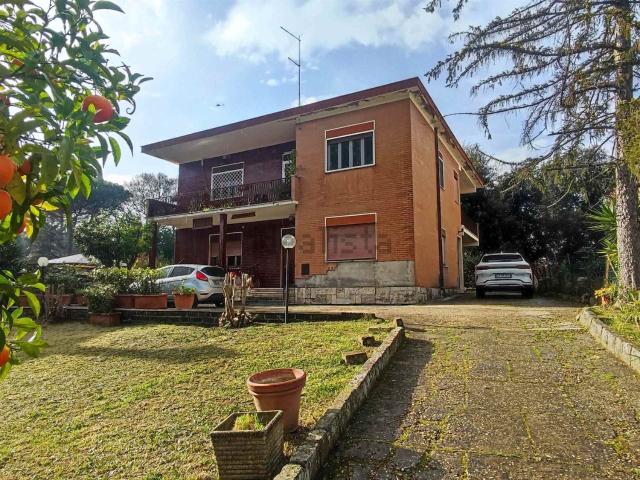 Appartamento in affitto di 110 m² in Via Arco del Pino, 25